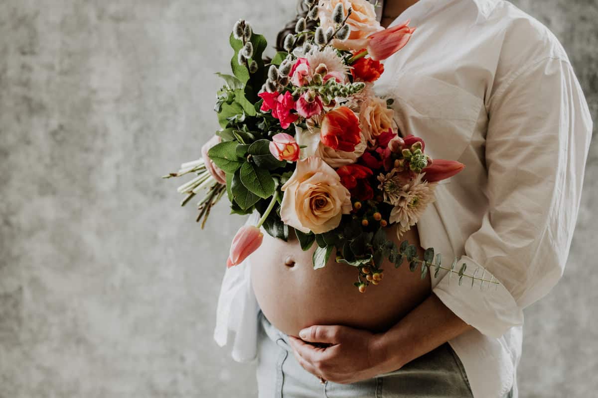 Vancouver-boudoir-maternity-black-white-classy-mateus-studios_00012